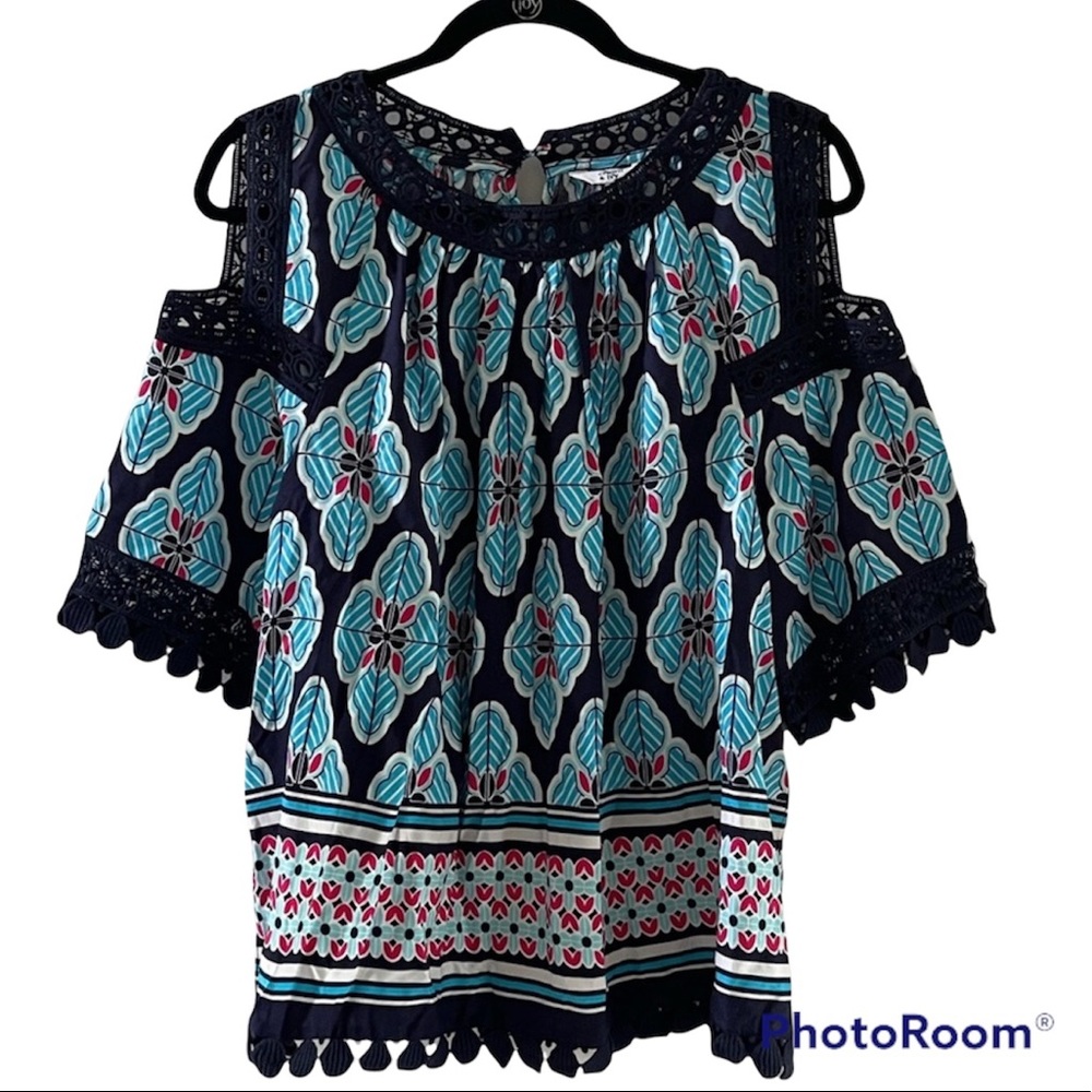 Crown & Ivy Top